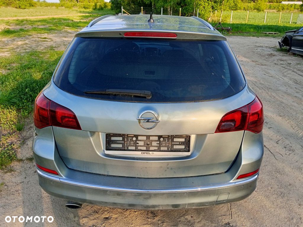 Klapa bagażnika opel astra IV j Z179