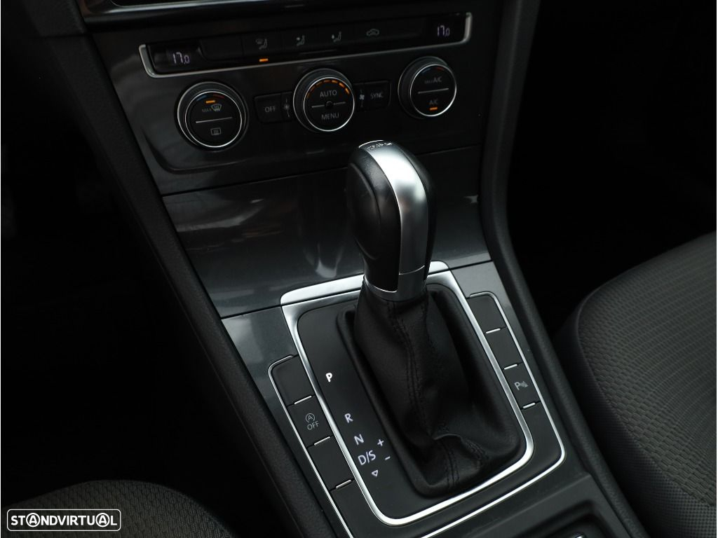 VW Golf Variant 1.6 TDi Confortline DSG - 19