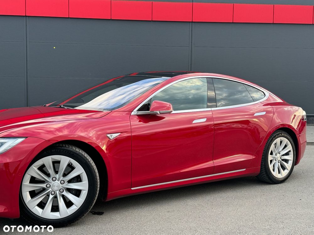 Tesla Model S - 11