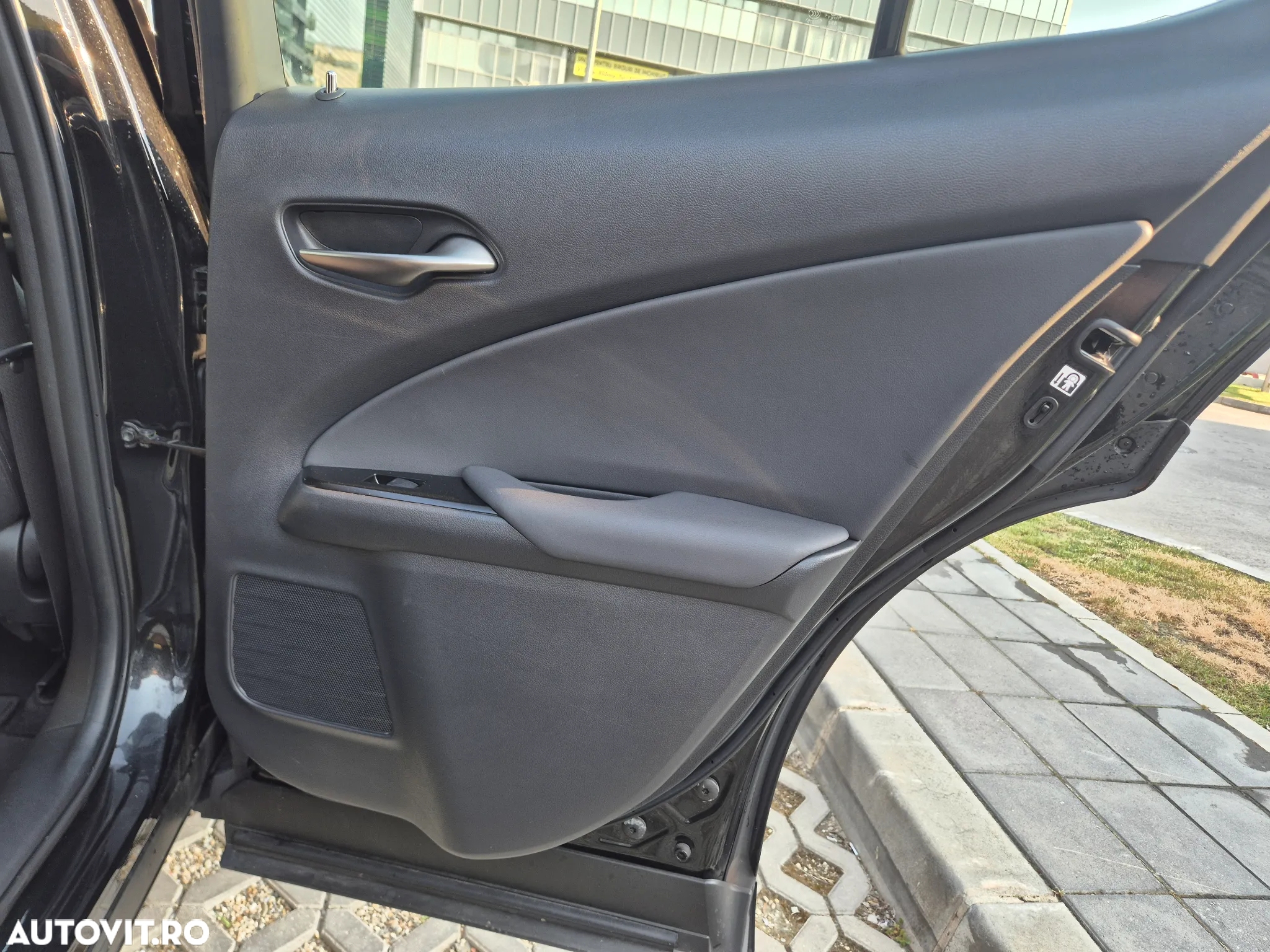 Lexus UX 250h Business Edition - 25