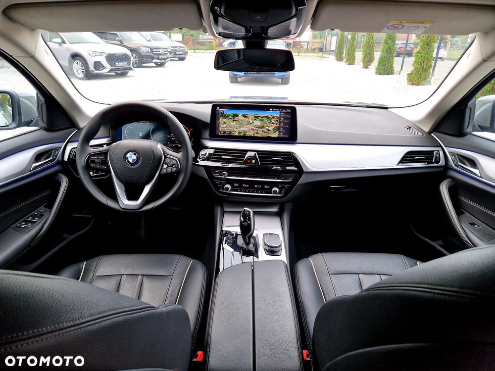 BMW Seria 5 520d Touring - 10