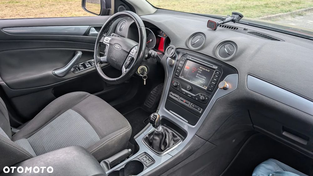 Ford Mondeo 2.0 TDCi Trend - 13