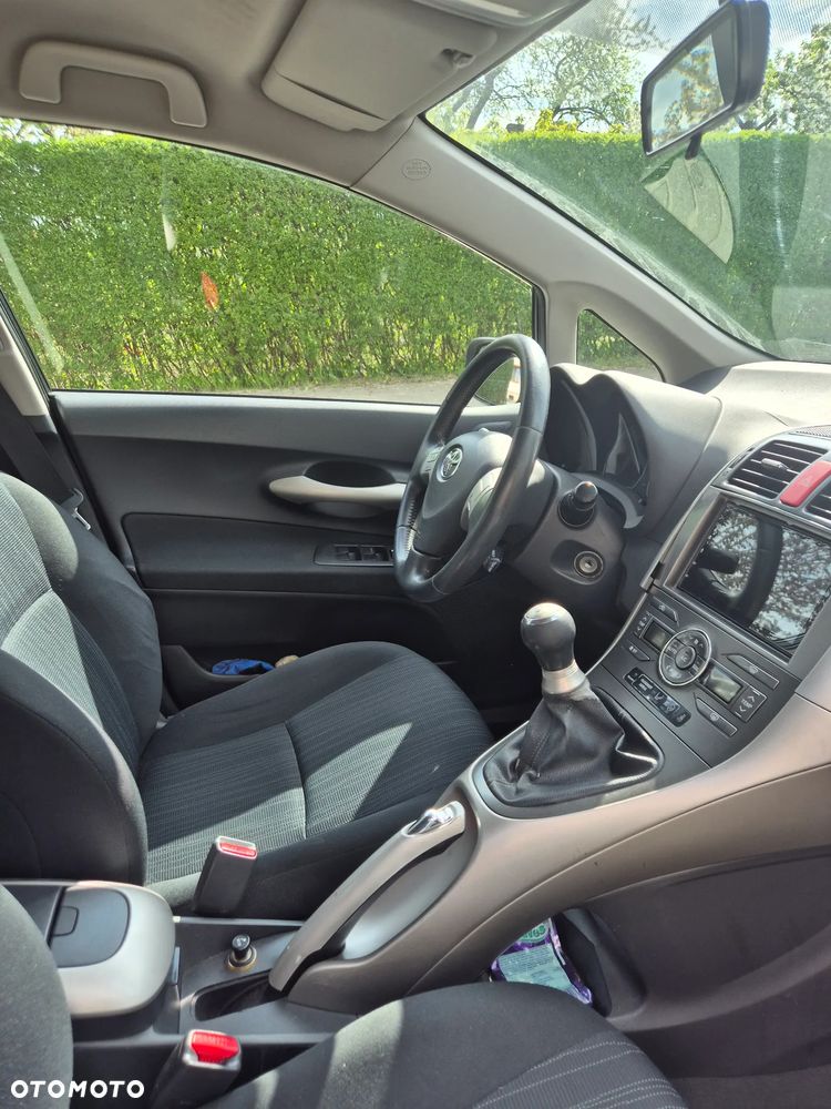 Toyota Auris 1.6 VVT-i Executive - 5