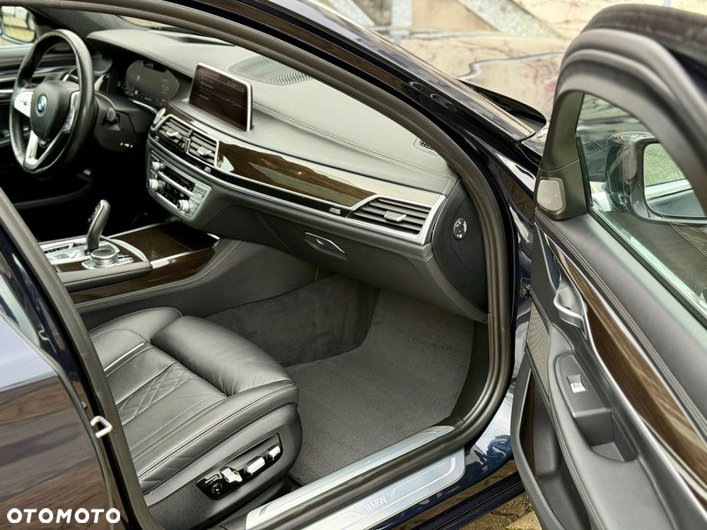BMW Seria 7 750i xDrive sport - 21
