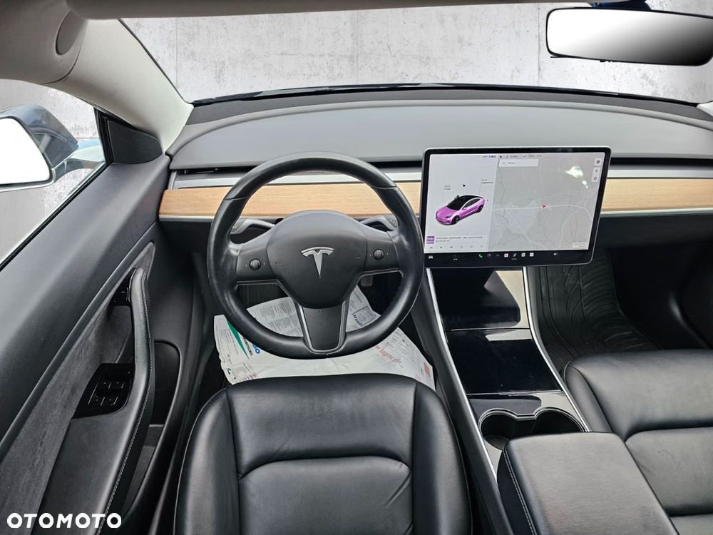 Tesla Model 3 - 7