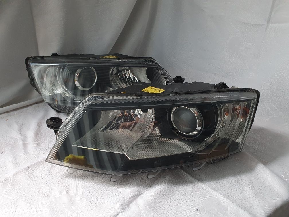 Europa Lampa prawa xenon Skoda Octavia III jasna skrętna - 1