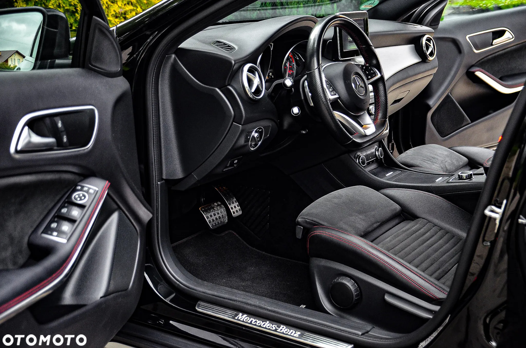 Mercedes-Benz GLA 180 7G-DCT AMG Line - 29