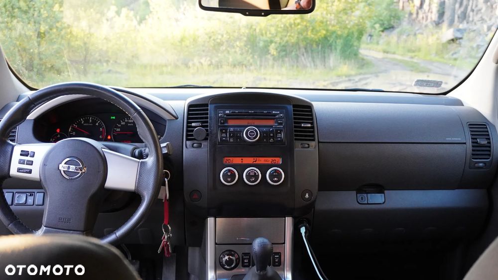 Nissan Pathfinder 2.5 D SE - 16
