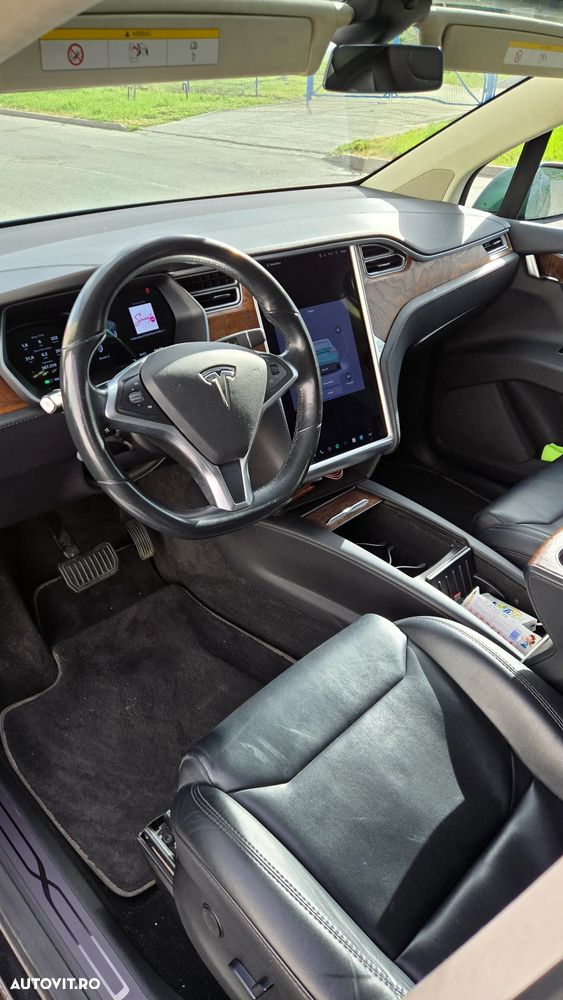 Tesla Model X - 6