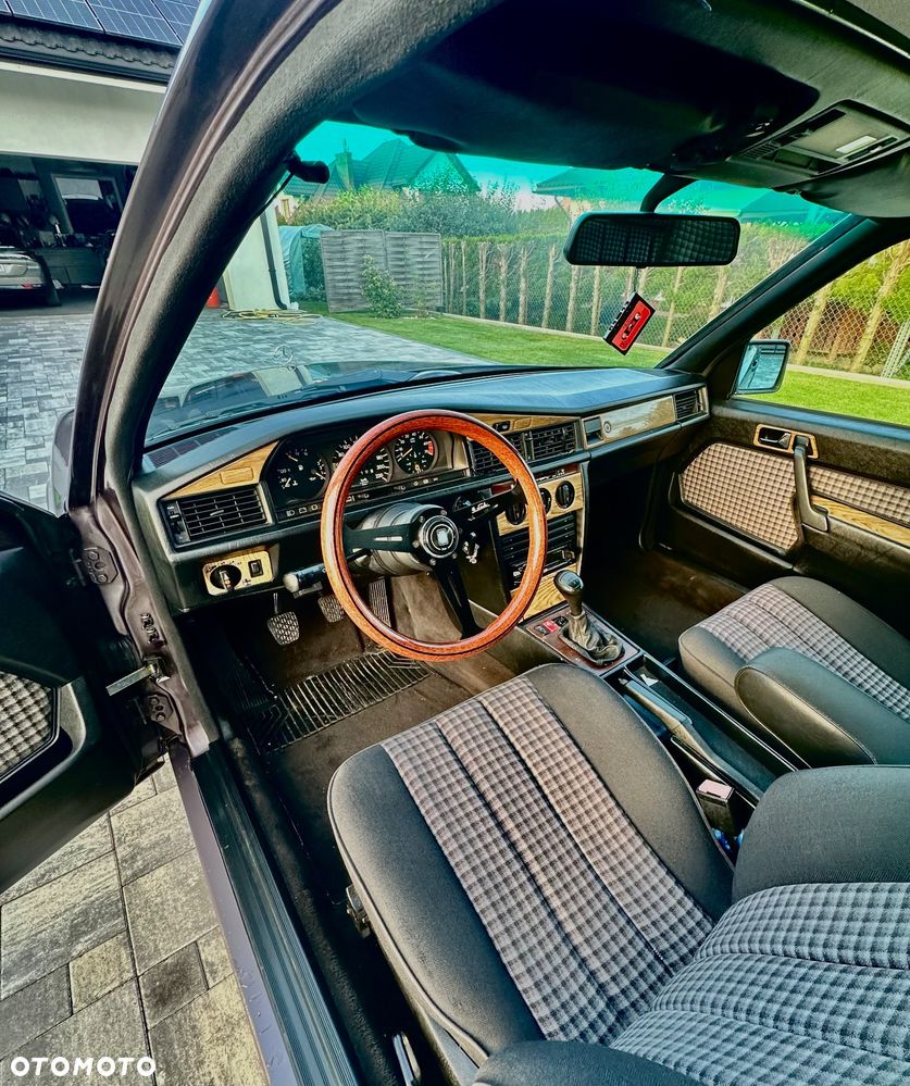 Mercedes-Benz W201 (190) - 8