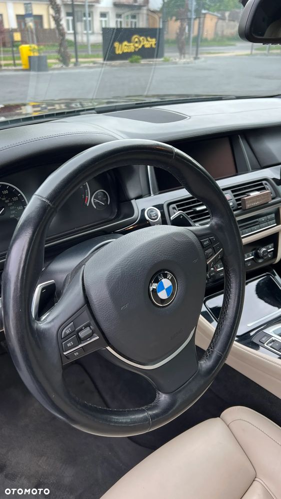 BMW Seria 5 550i xDrive Sport-Aut Luxury Line - 27