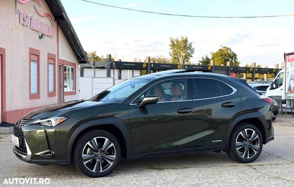 Lexus UX - 4