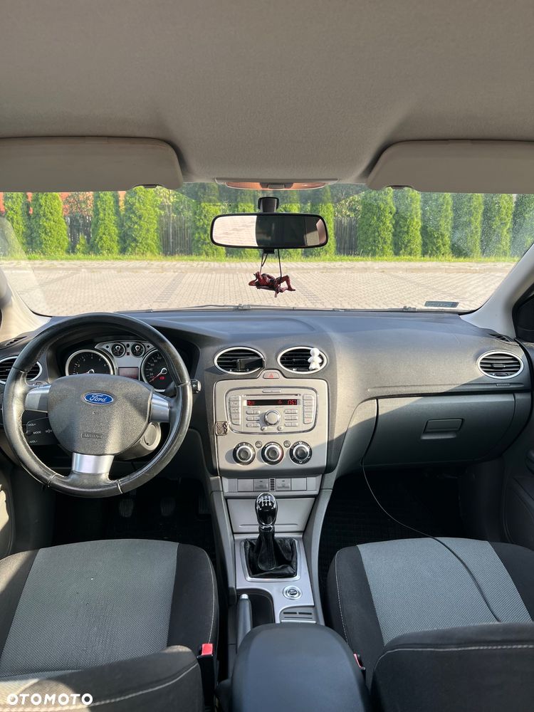 Ford Focus 1.8 FF Ghia - 8