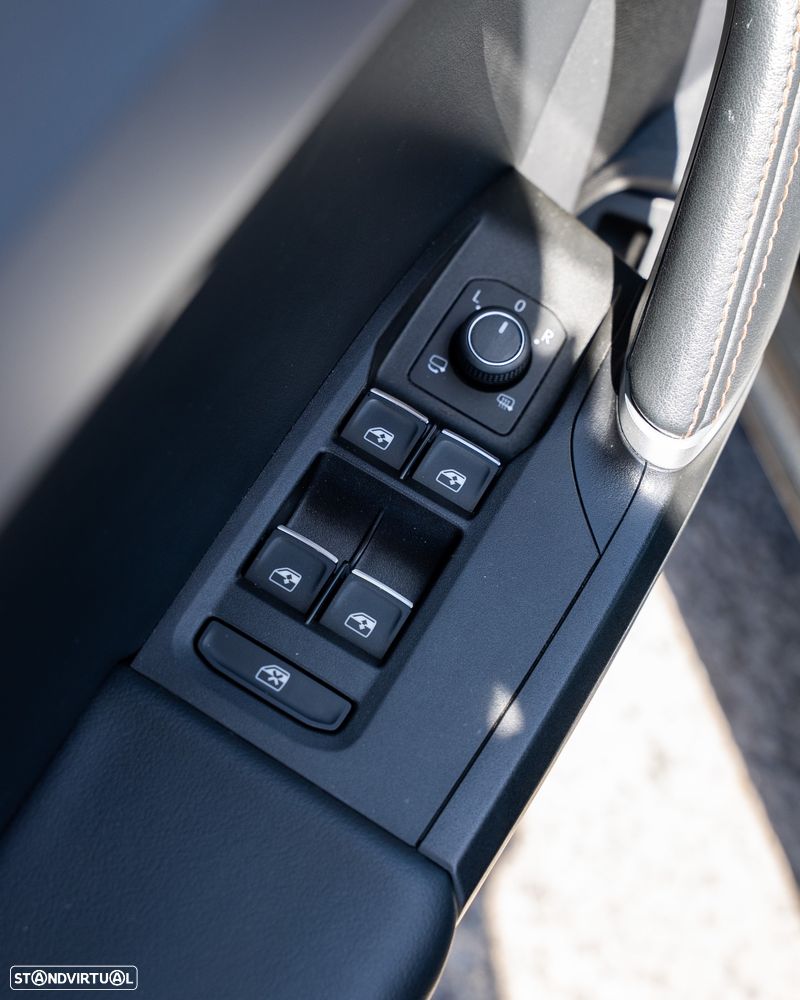 SEAT Leon ST 1.5 e-Hybrid DSG FR Black Edition - 29
