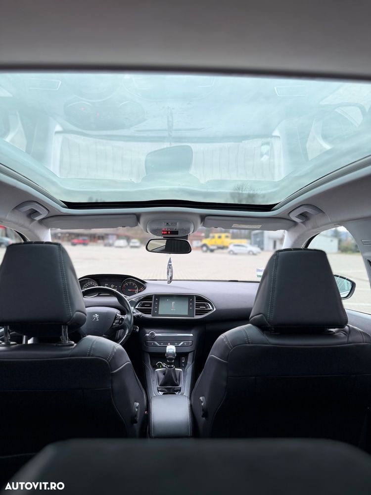 Peugeot 308 1.2 L PureTech Turbo Allure - 12