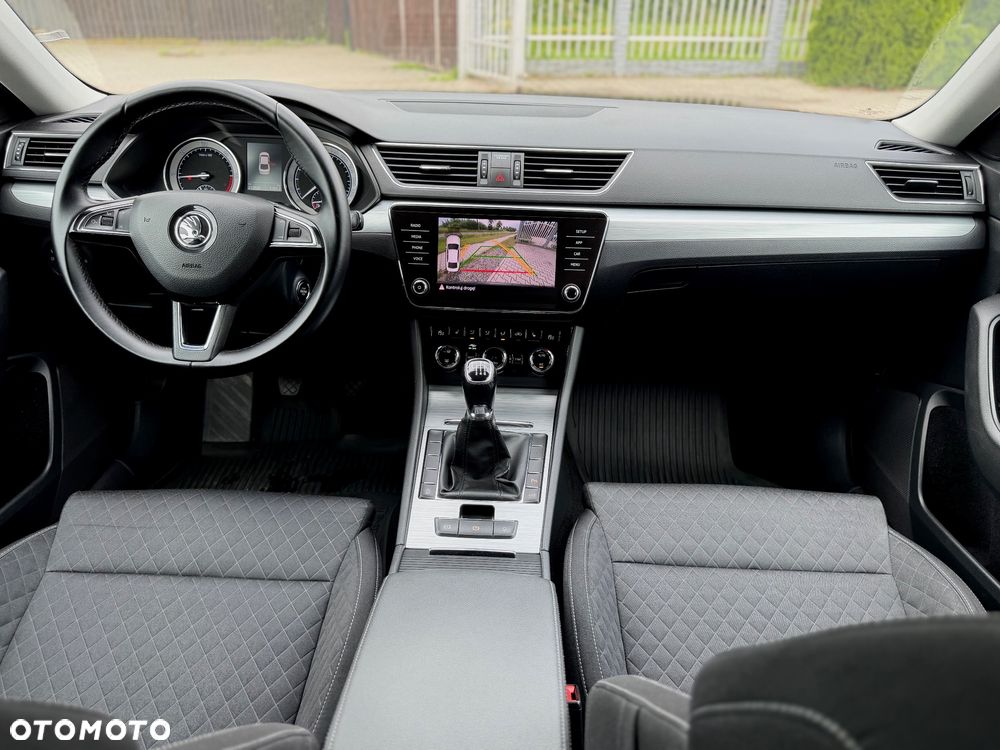 Skoda Superb 2.0 TDI Sportline - 12