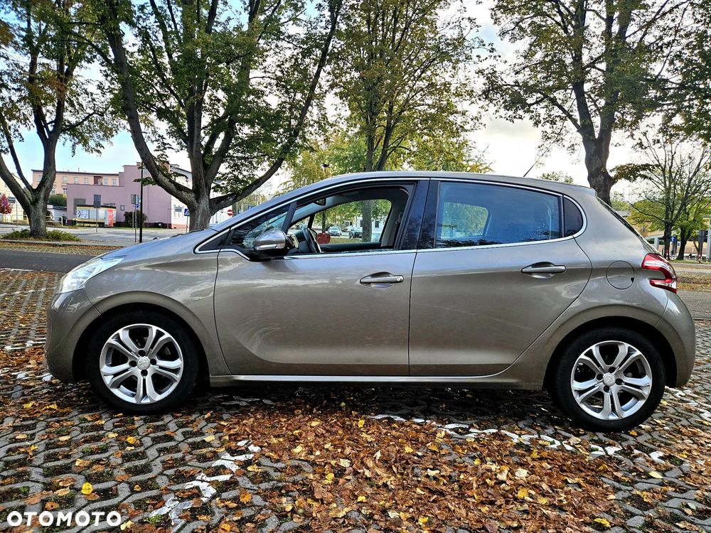 Peugeot 208 2012 photo 3