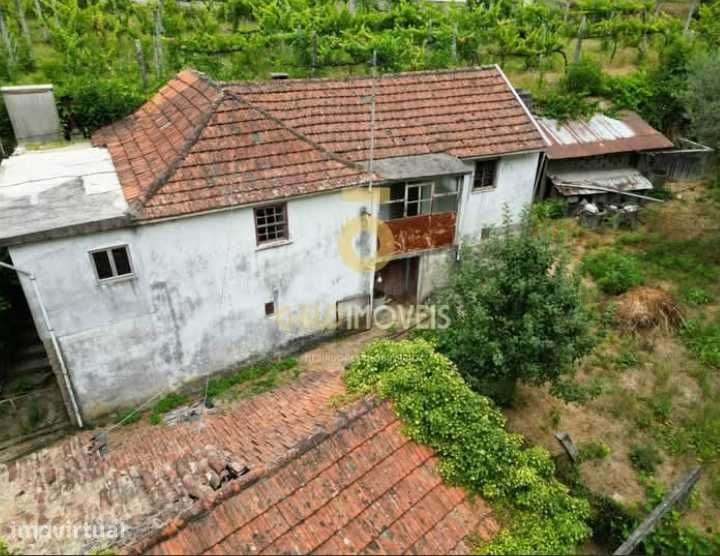Casas e terreno à venda