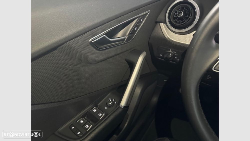 Audi Q2 30 TFSI Advanced — fotografia 12