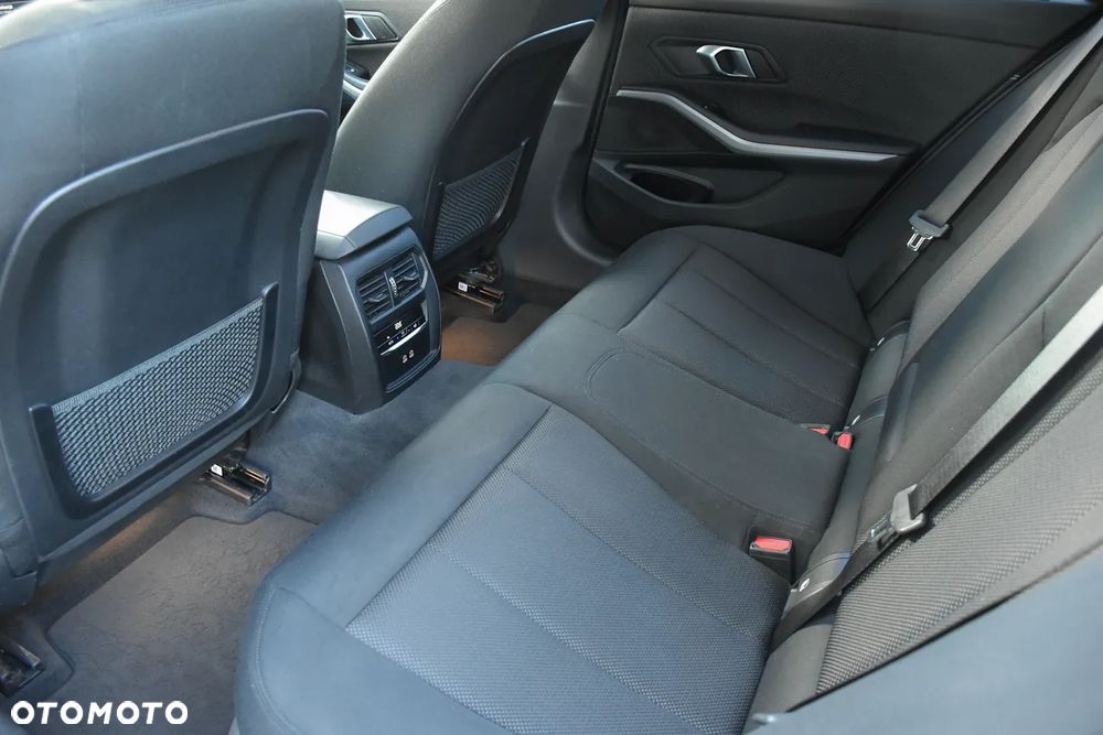 BMW Seria 3 320d Sport Line Shadow sport - 37