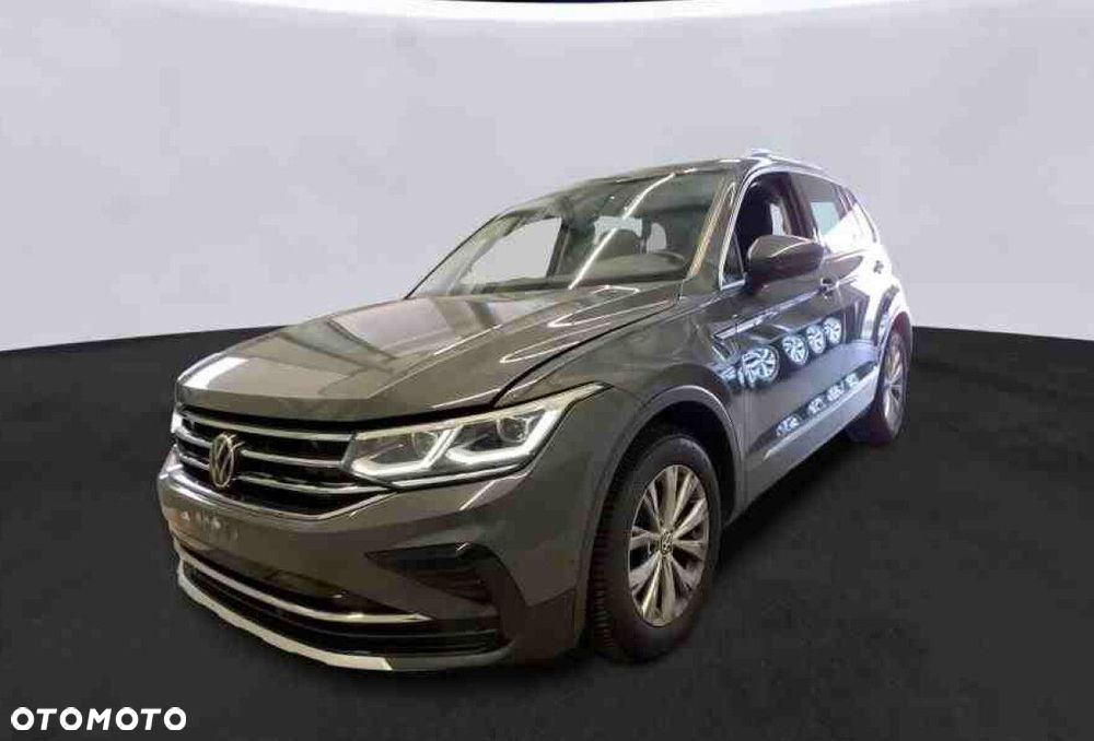 Volkswagen Tiguan - 1