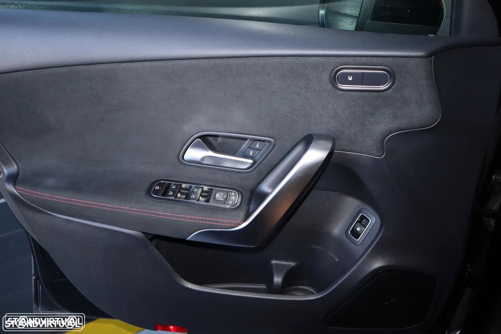 Mercedes-Benz A 250 Limousine e 8G-DCT AMG Line - 20