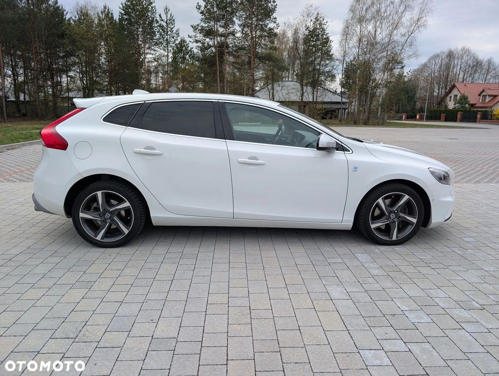 Volvo V40 D3 R-Design - 3