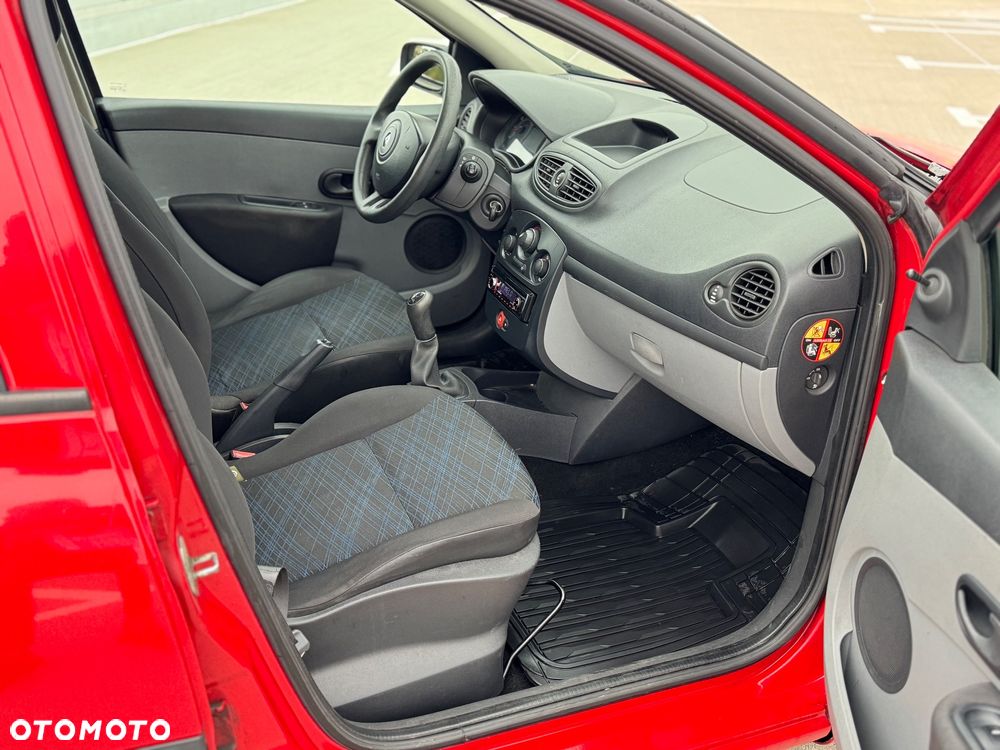 Renault Clio 1.2 16V 75 Collection - 11