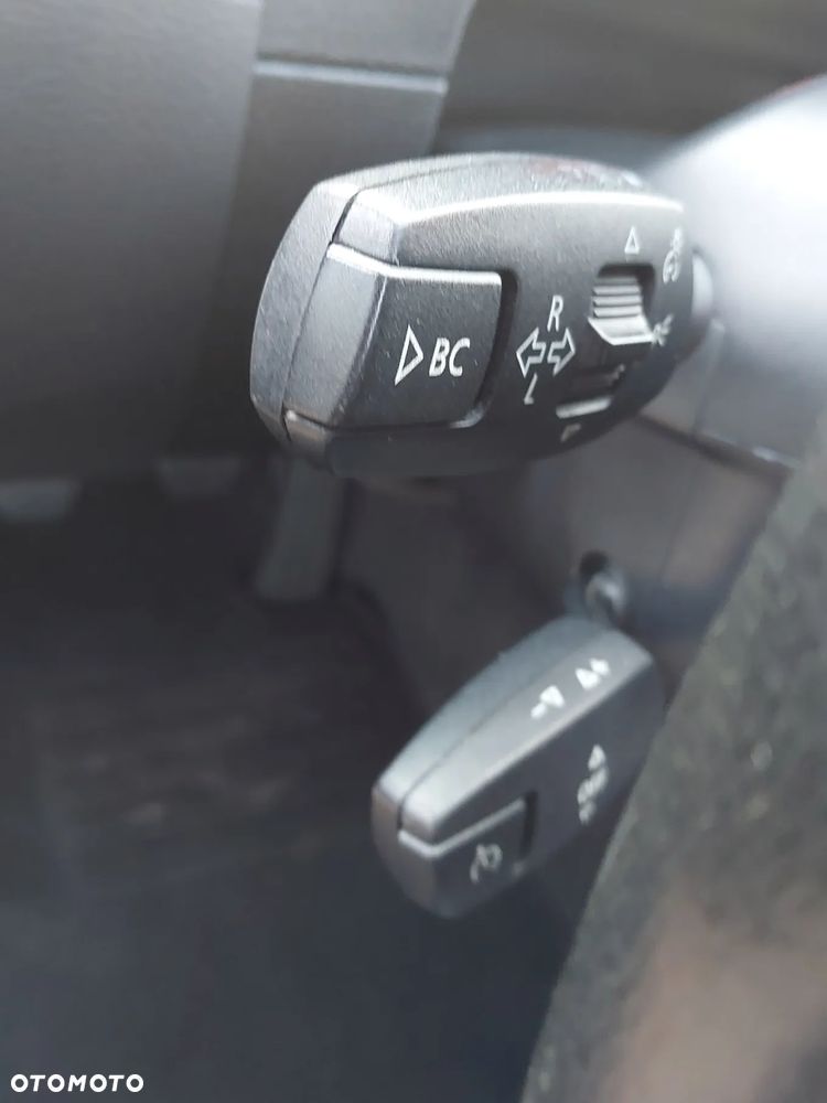 BMW X1 sDrive18i - 11