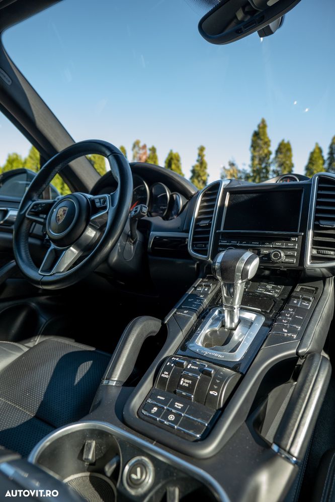 Porsche Cayenne 3.0 L - 31
