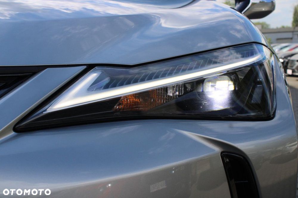 Lexus UX - 10