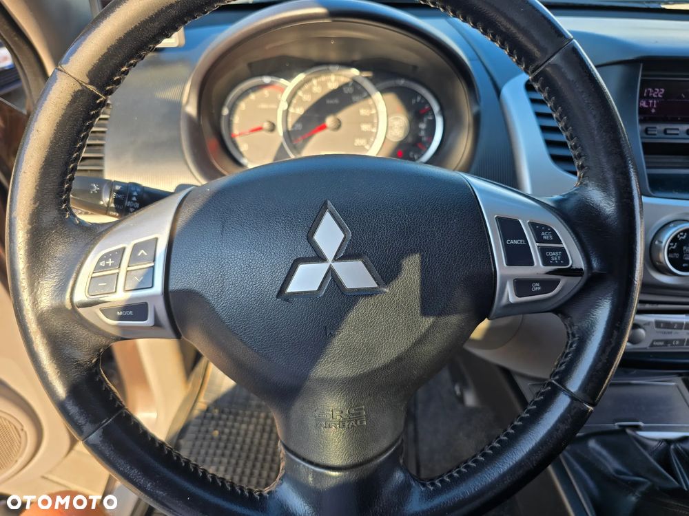 Mitsubishi L200 - 25