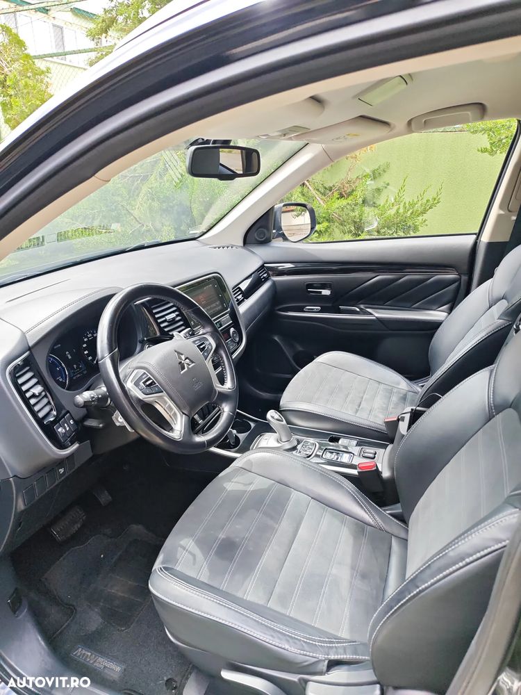 Mitsubishi Outlander PHEV 2.4 L 4X4 Instyle - 4