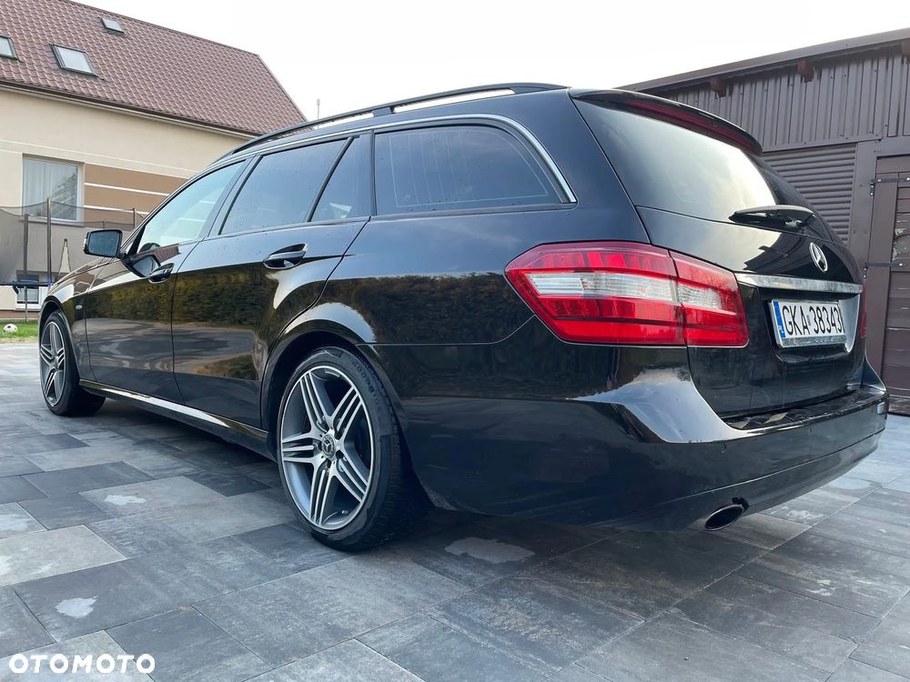 Mercedes-Benz Klasa E 200 CGI BlueEffICIENCY Elegance - 4