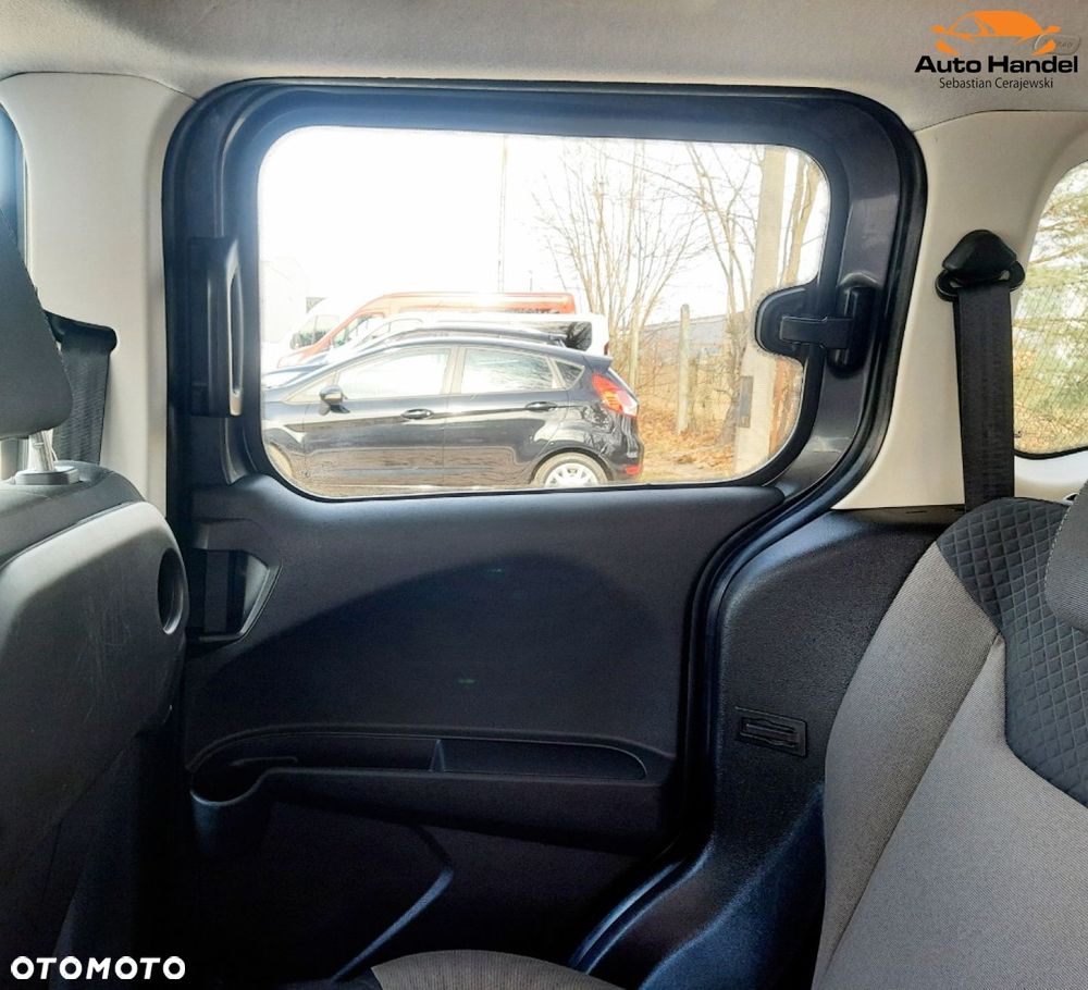 Ford Tourneo Courier - 34