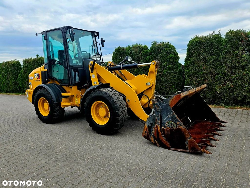 Caterpillar 908M - 1