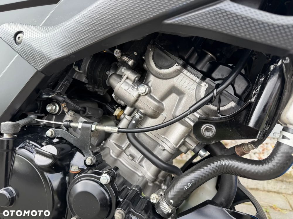 Suzuki GSX - 23