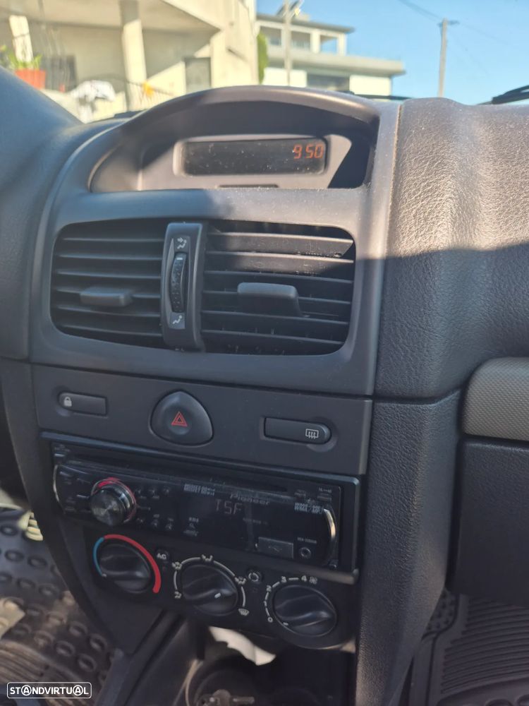 Renault Clio - 2