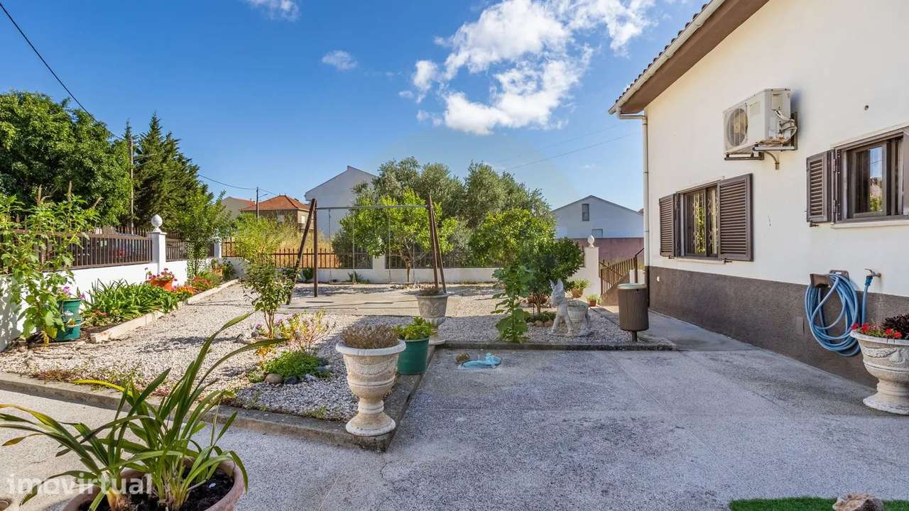 Moradia Bi-familiar T3 + T2 | Bairro da Castelhana, São João da Talha - Grande imagem: 5/47