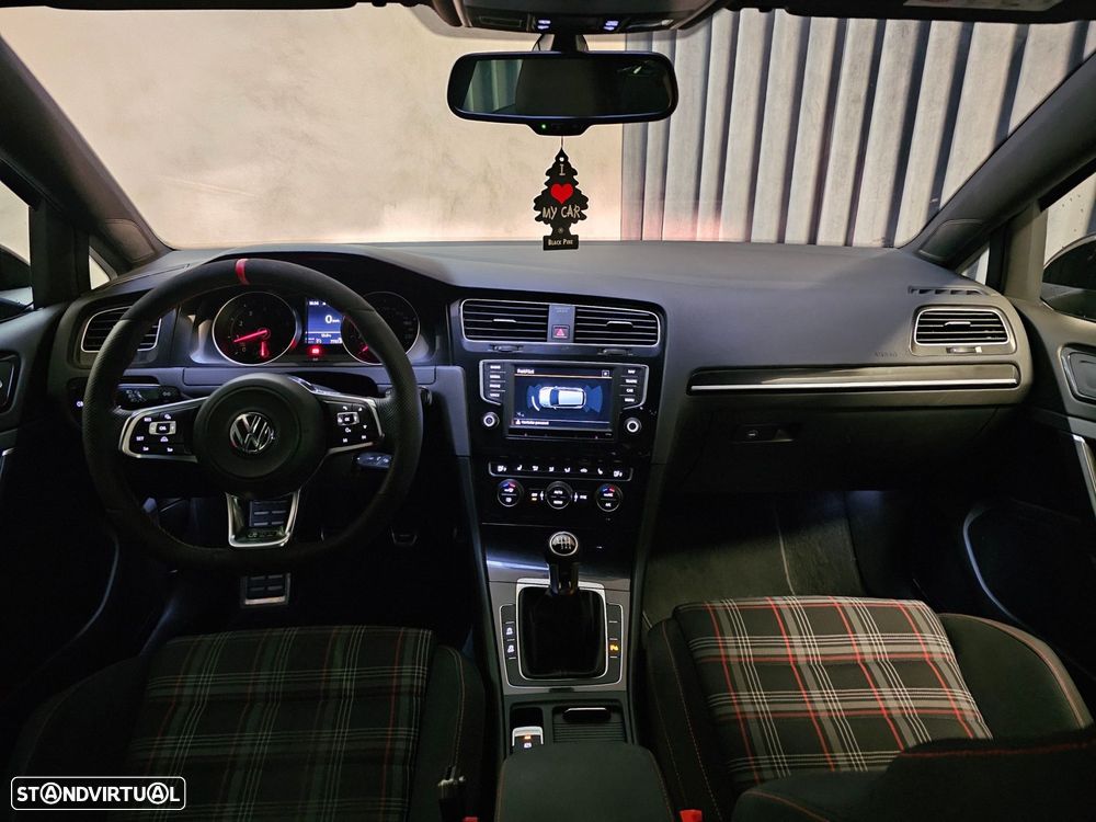 VW Golf 2.0 TSi GTi - 11