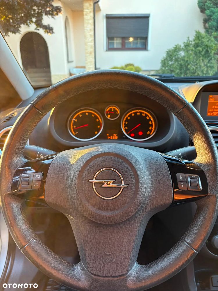 Opel Corsa 1.4 16V Cosmo - 15