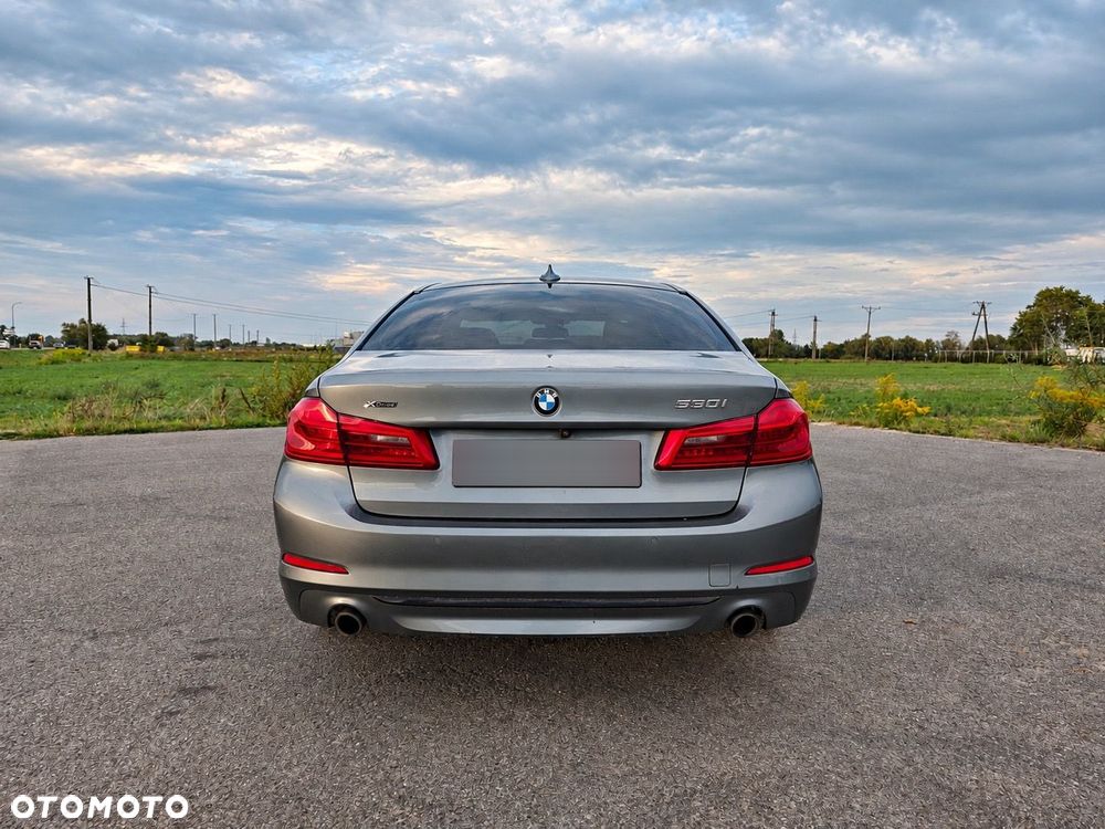 BMW Seria 5 530i GPF xDrive Sport Line sport - 16