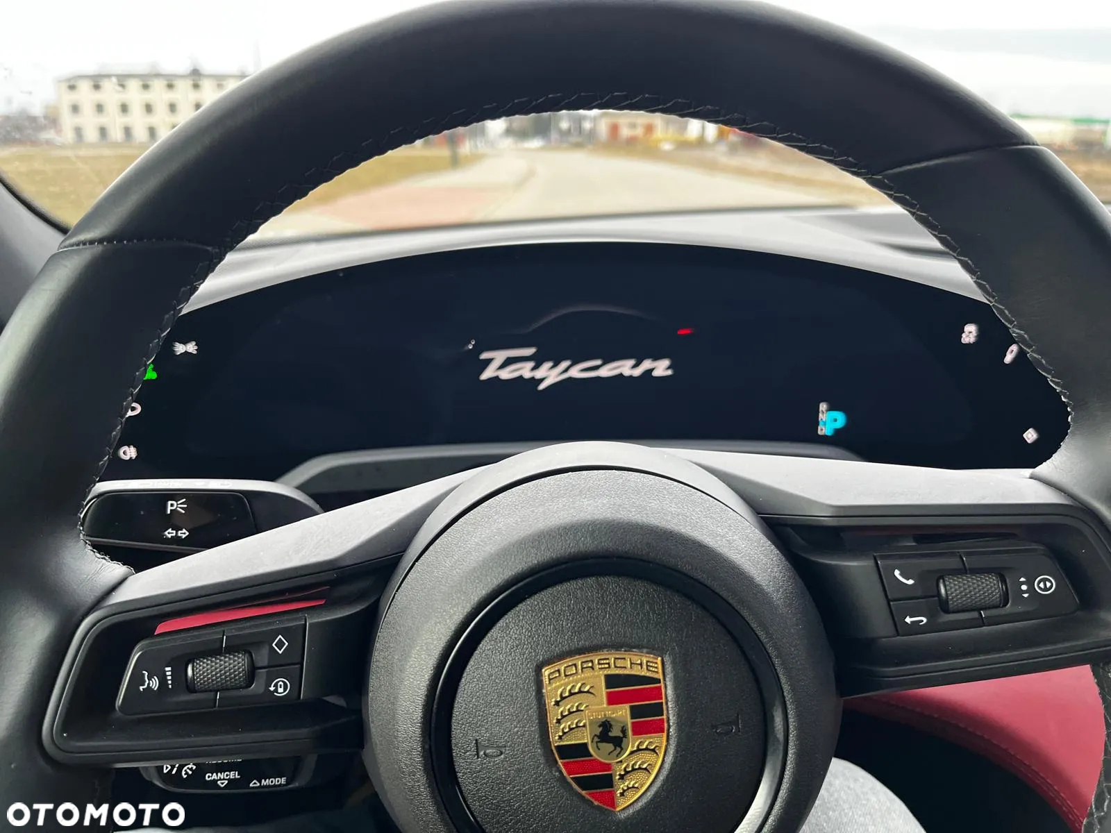 Porsche Taycan Performance Plus - 13