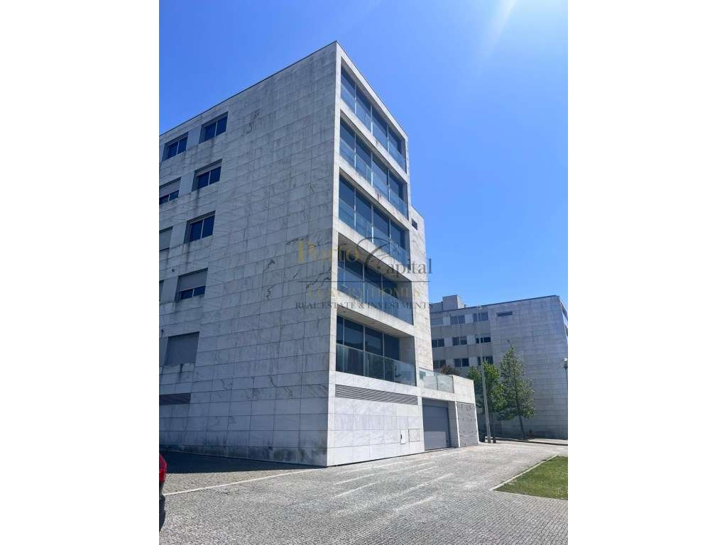 Arrendamento | Elegante Apartamento T3 Duplex com Suite e Box de Ga... - Grande imagem: 3/40