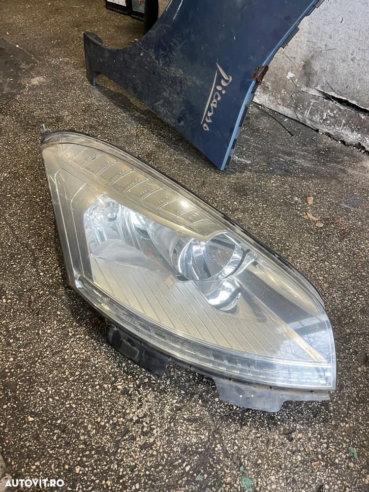 Far dreapta Citroen C4 Picasso 2012 halogen - 3