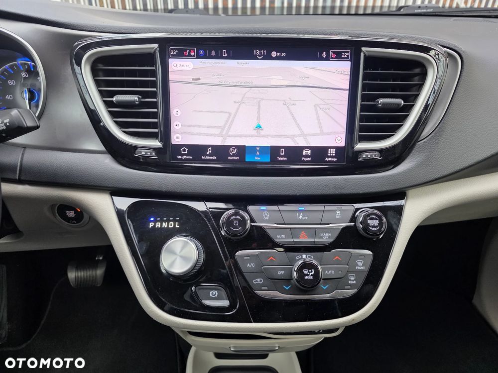 Chrysler Pacifica - 11