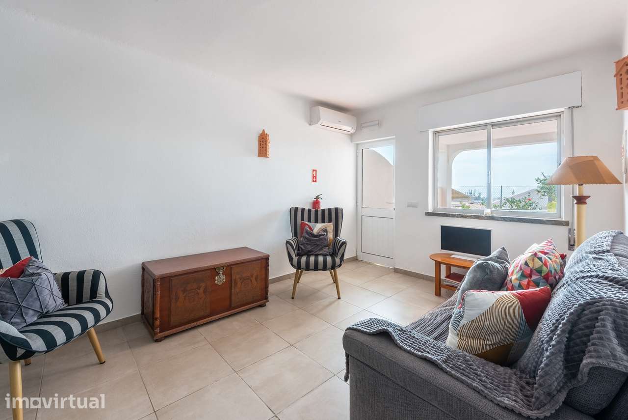 Apartamento T2 no térreo reformado com vista para o mar e grande terra - Grande imagem: 3/26