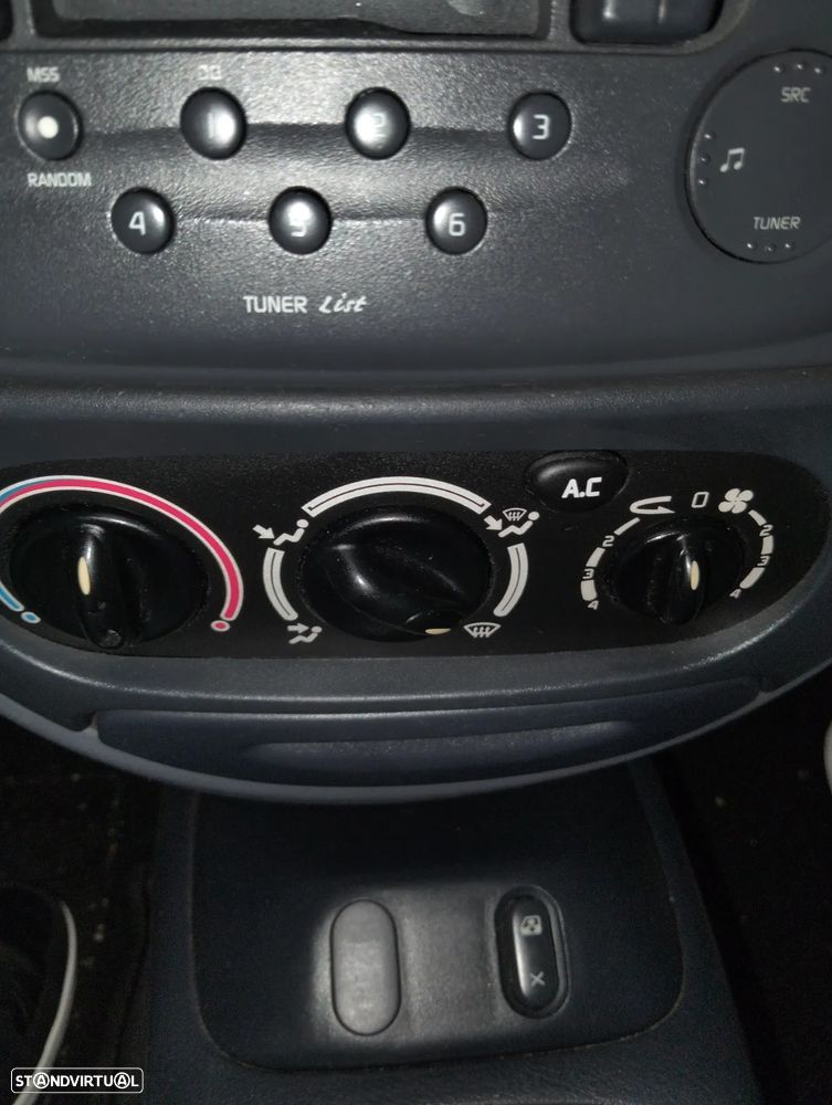 Renault Mégane 1.4 RXE - 9