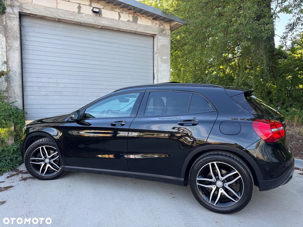 Mercedes-Benz GLA 250 4Matic 7G-DCT AMG Line - 10