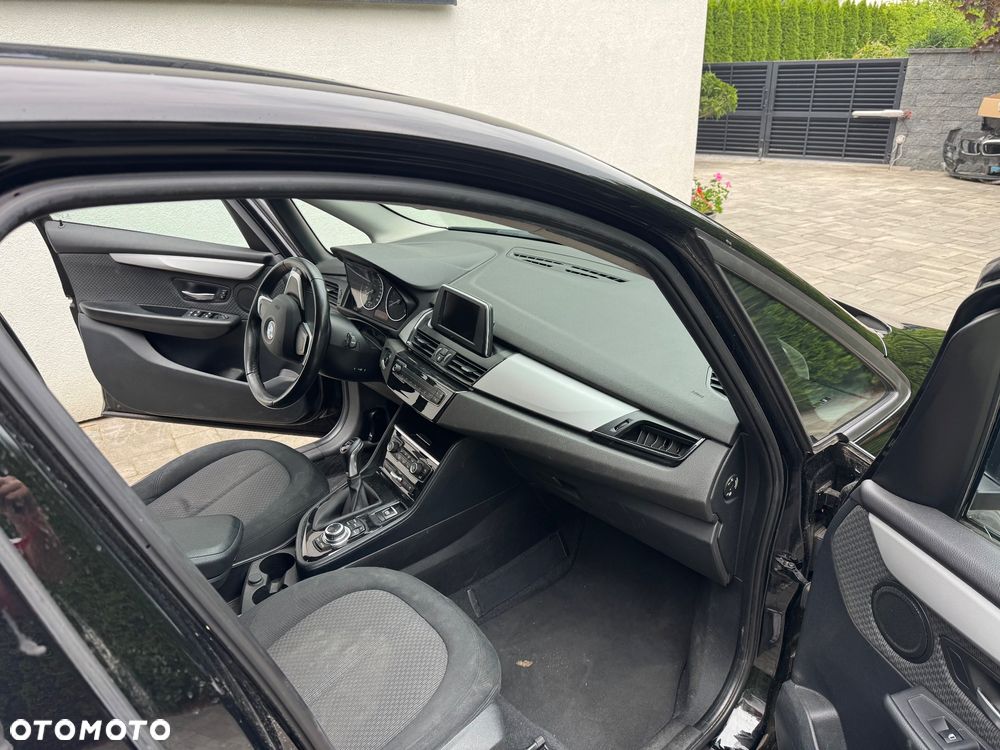 BMW Seria 2 218d - 11